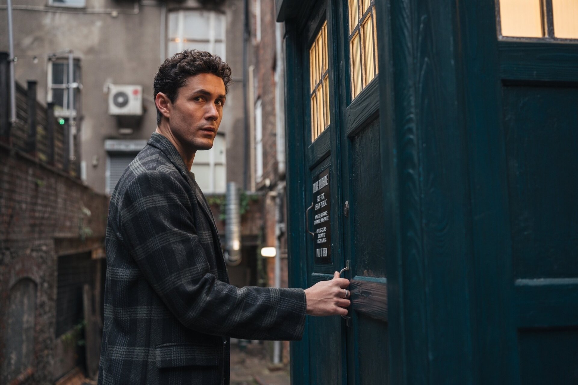 Doctor Who Dezenformasyon Bölümü: Kaçırılan Etki Fırsatı 7 Şanslı gün Conrad Tardis'i özetleyen doktor
