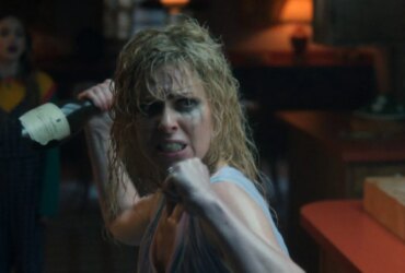 Cara Buono, 'Stranger Things'de Karen Wheeler'ın Çıkış Yapan Şarap Anne Anını Tartışıyor