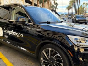 ชิปรถยนต์ใหม่ของ Qualcomm: มัลติทาสกิ้งเพื่อความปลอดภัยและความบันเทิง 20 ชิปรถยนต์ใหม่ของ Qualcomm: มัลติทาสกิ้งเพื่อความปลอดภัยและความบันเทิง